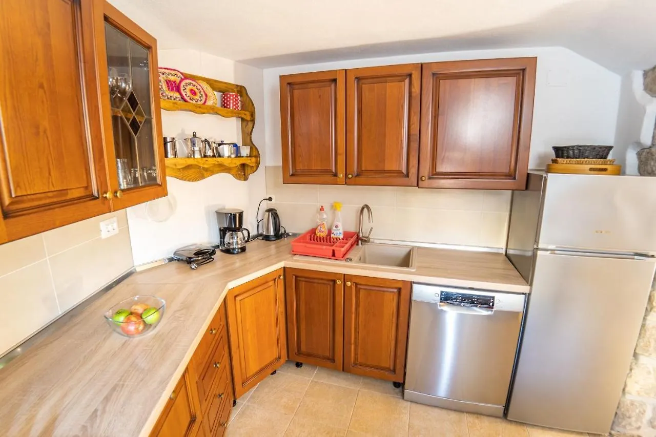Apartment Apartman Nono Tone Lubenice